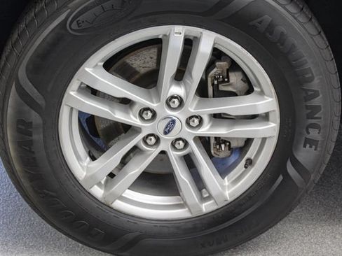 Used 2023 Ford Explorer XLT w/ Equipment Group 202A AWD/4WD image 12