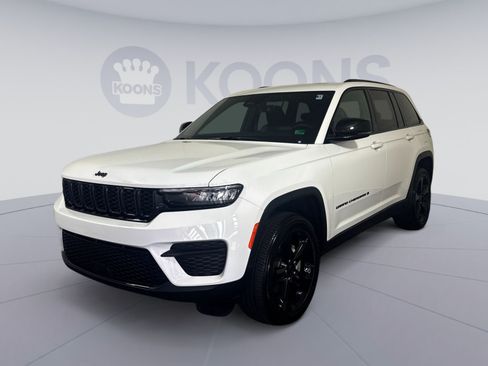Used 2025 Jeep Grand Cherokee Altitude AWD/4WD image 1