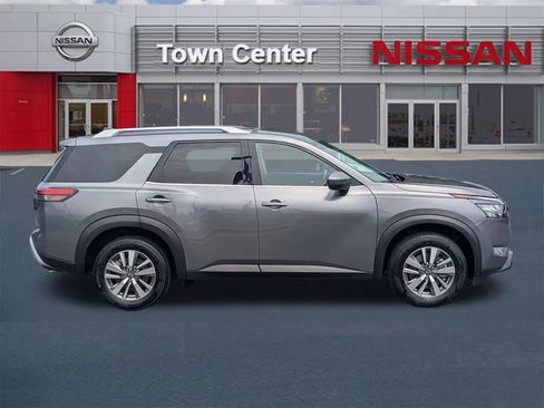 Certified 2025 Nissan Pathfinder SL FWD image 8