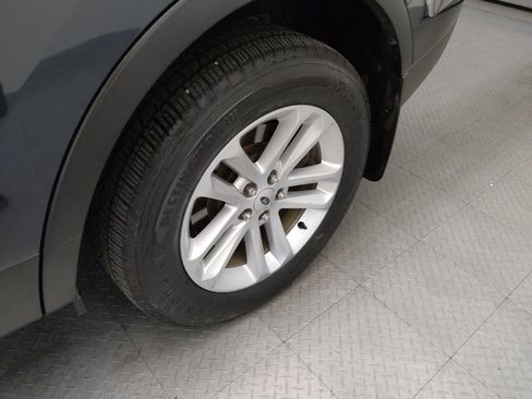 Used 2017 Ford Explorer XLT FWD image 31