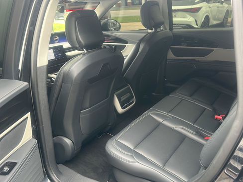 Used 2024 Lincoln Nautilus Premier AWD/4WD image 22