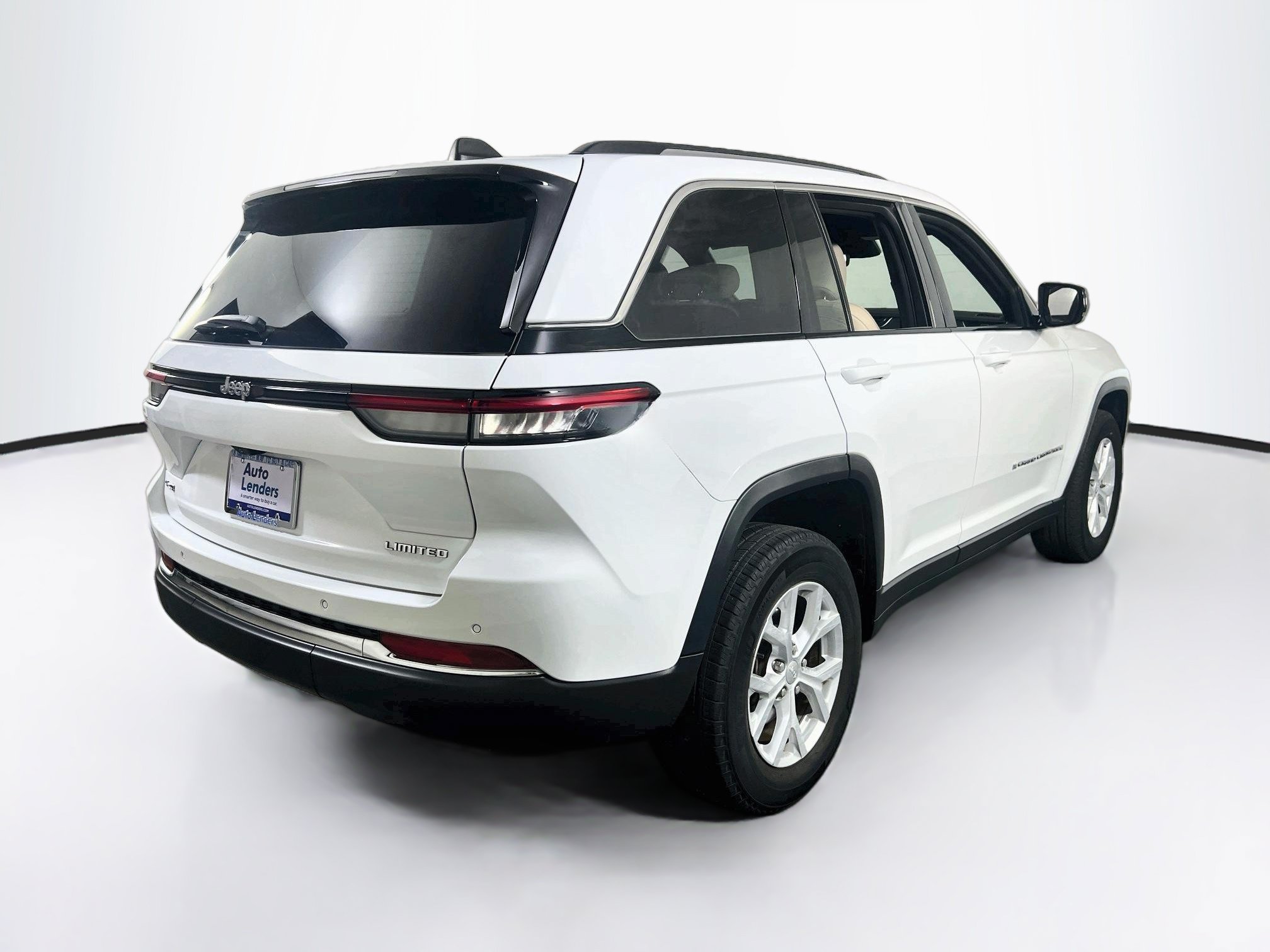 Used 2023 Jeep Grand Cherokee Limited AWD/4WD image 5