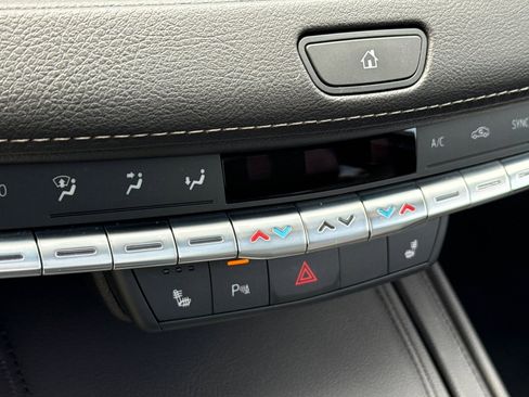 Used 2019 Cadillac XT4 Premium Luxury w/ Technology Package image 18