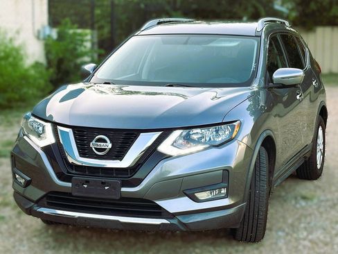 Used 2017 Nissan Rogue SV w/ SV Premium Package AWD/4WD image 2