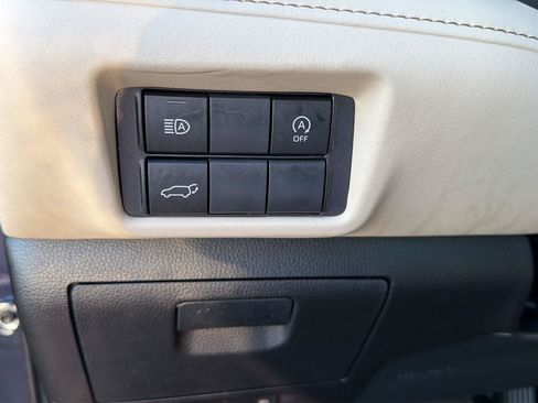 Used 2023 Toyota Highlander XLE FWD image 19