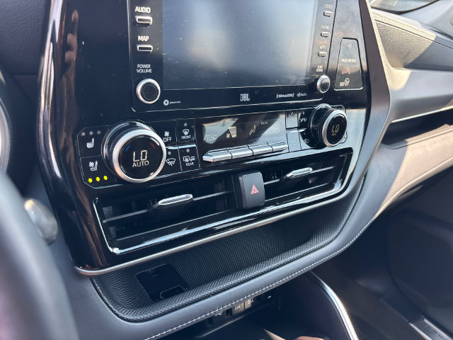 Used 2021 Toyota Highlander Limited FWD image 25