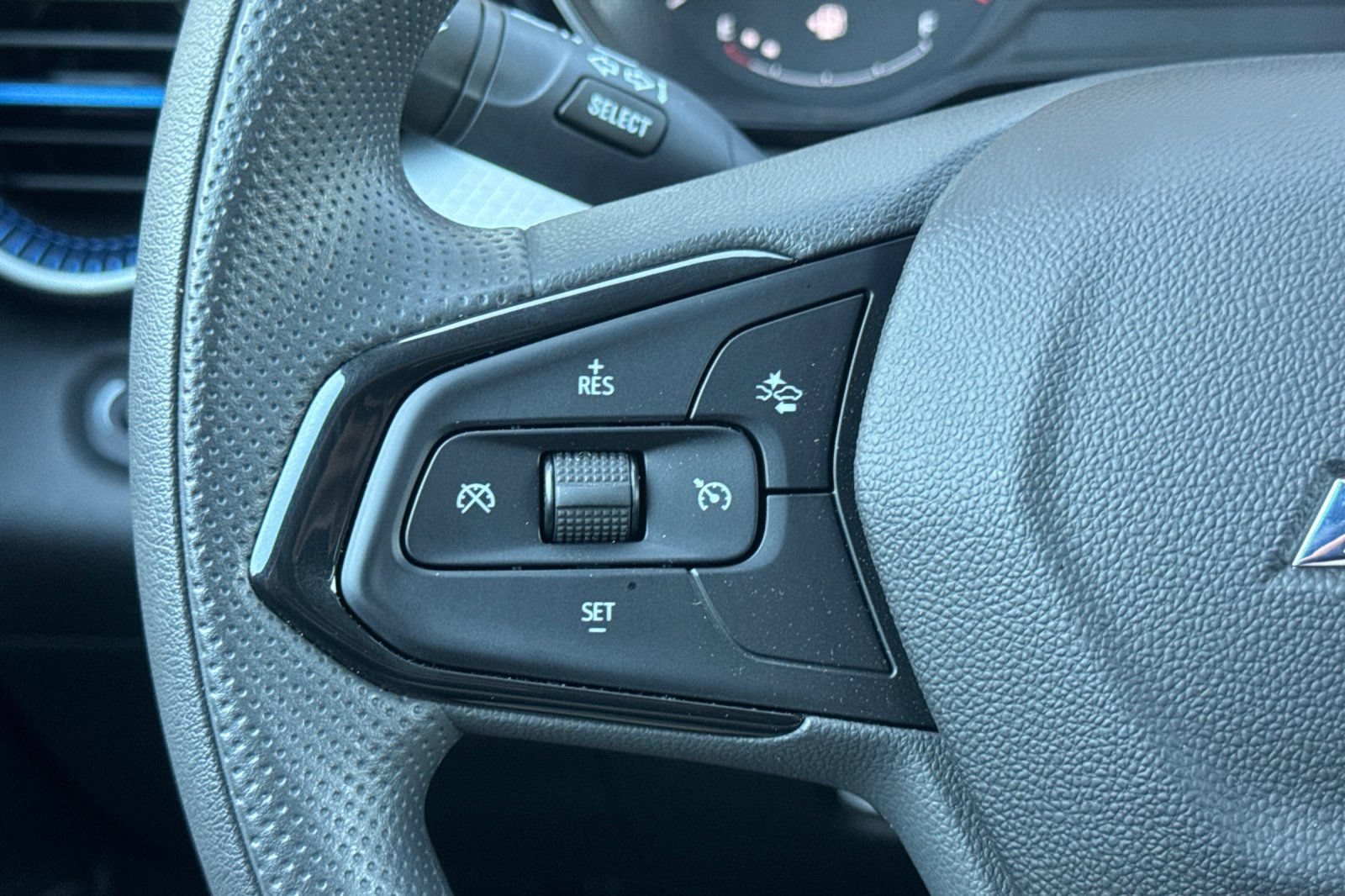 Used 2026 Chevrolet Trax LS w/ LS Convenience Package FWD image 33
