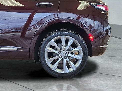 Used 2023 Buick Envision Avenir image 31