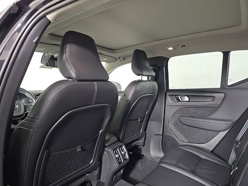 Certified 2024 Volvo XC40 B5 Plus w/ Protection Package Premier image 19