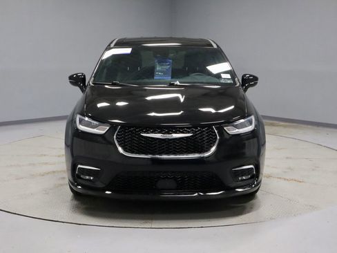 Used 2025 Chrysler Pacifica Select FWD image 5