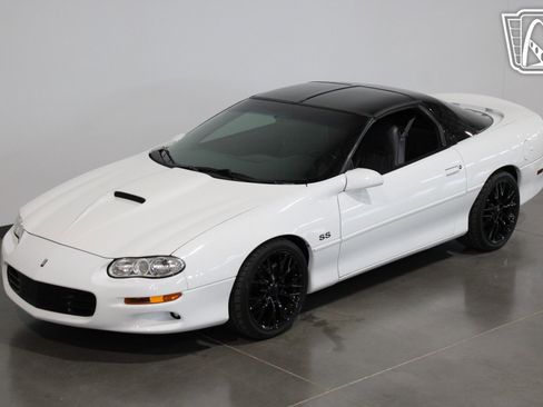 Used 1998 Chevrolet Camaro Z28 w/ SS Performance/Appearance Pkg image 18