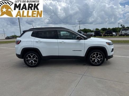 Used 2025 Jeep Compass Limited AWD/4WD image 6