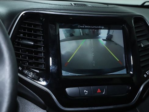 Used 2019 Jeep Cherokee Limited image 29