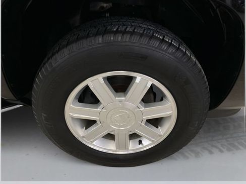 Used 2013 Cadillac Escalade AWD image 16