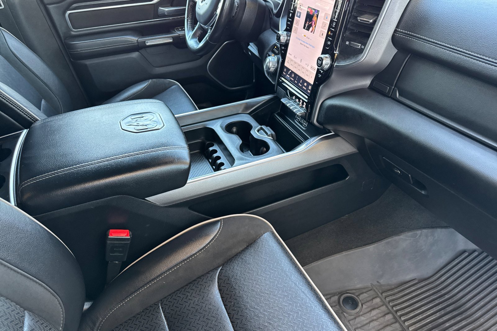 Used 2023 RAM 1500 Laramie AWD/4WD image 16