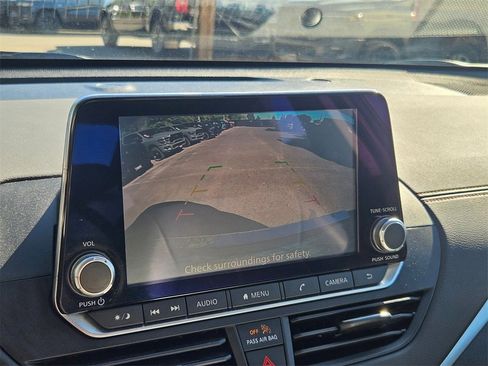 Used 2021 Nissan Altima 2.5 SR w/ SR Premium Package image 23