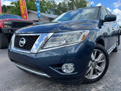 Used 2015 Nissan Pathfinder Platinum w/ Cargo Package FWD image 1
