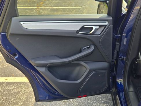 Used 2025 Porsche Macan image 31