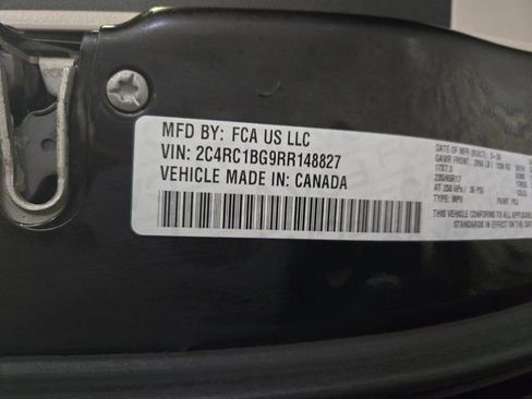 Used 2024 Chrysler Pacifica Touring-L image 35