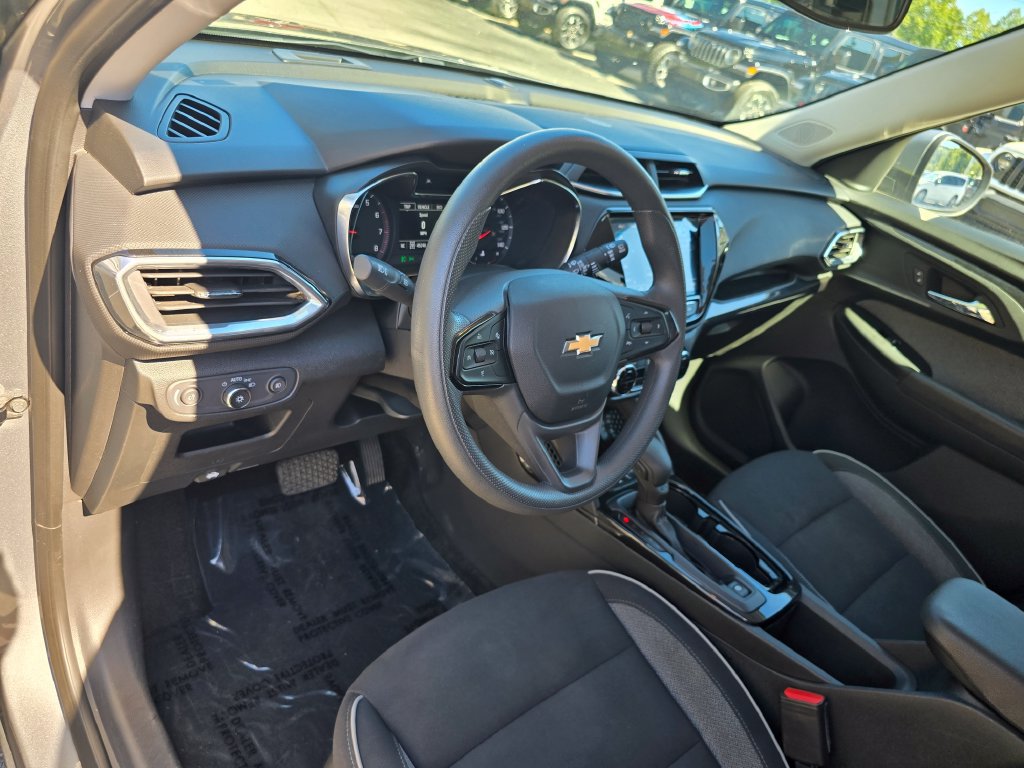 Used 2023 Chevrolet TrailBlazer LT w/ Convenience Package AWD/4WD image 23
