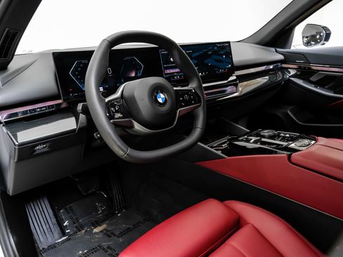 Used 2025 BMW 540i xDrive AWD/4WD image 3