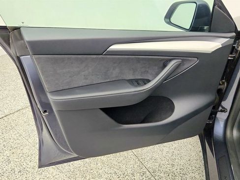 Used 2023 Tesla Model Y Long Range AWD/4WD image 11