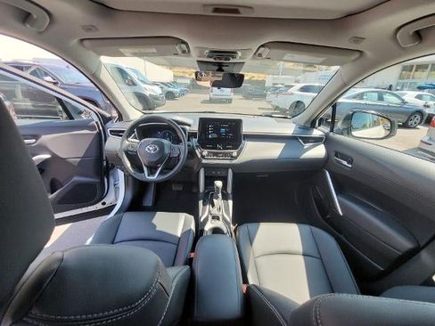 Used 2025 Toyota Corolla Cross XLE w/ Convenience Package AWD/4WD image 21