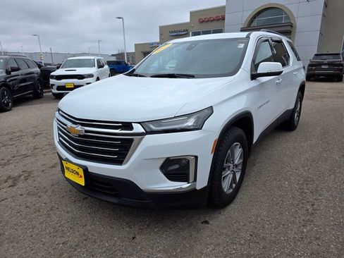 Used 2022 Chevrolet Traverse LT image 2