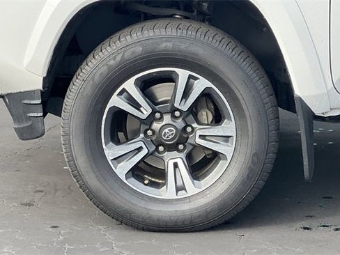 Used 2017 Toyota Tacoma TRD Sport image 35