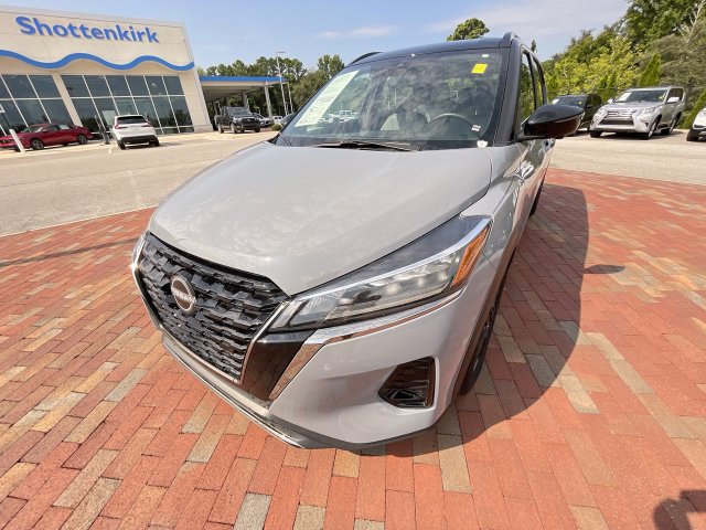 Used 2023 Nissan Kicks SR w/ SR Premium Package FWD image 25