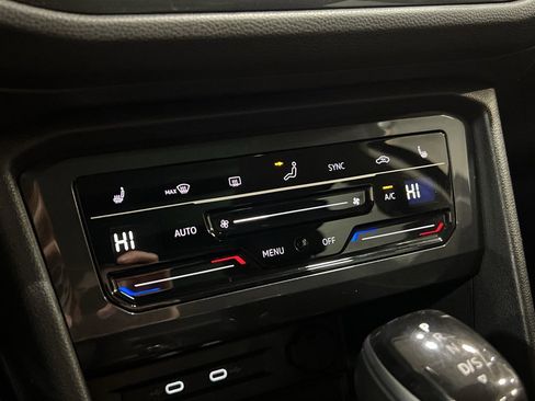 Used 2022 Volkswagen Tiguan SE image 21