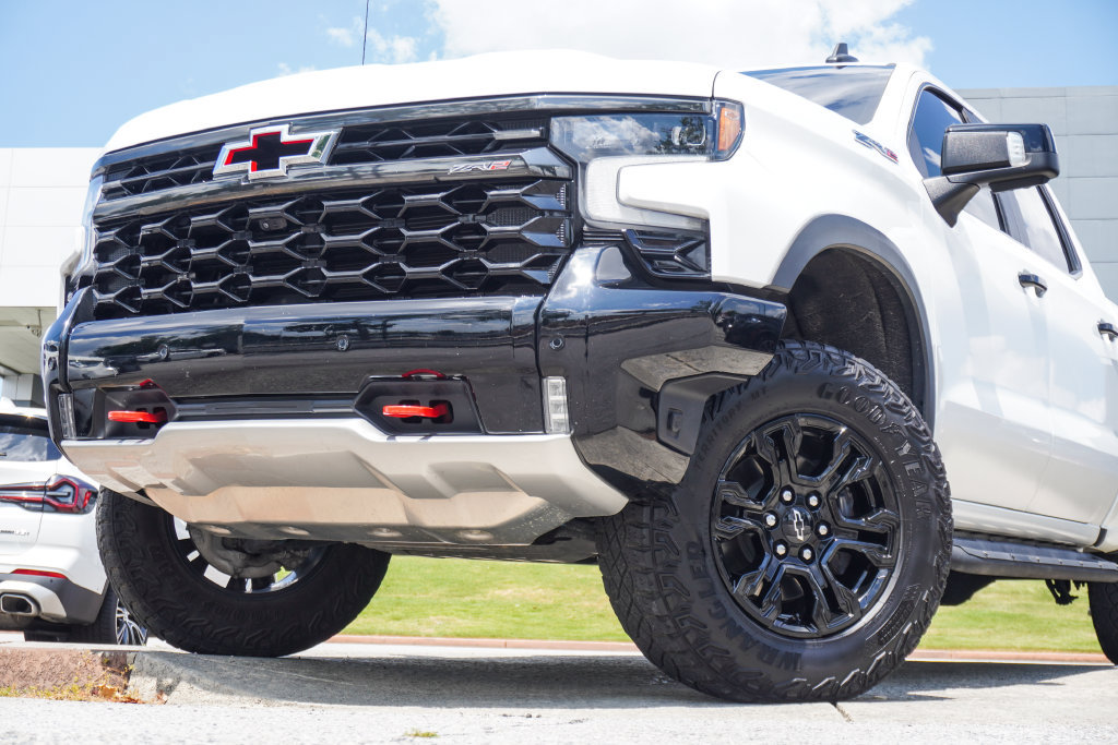 Used 2025 Chevrolet Silverado 1500 ZR2 w/ Technology Package AWD/4WD image 2