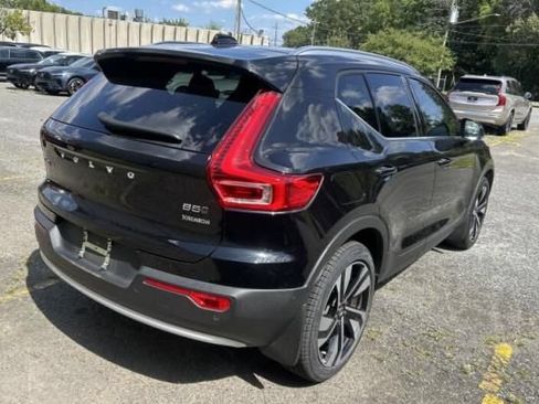 Used 2024 Volvo XC40 B5 Plus w/ Protection Package Premier AWD/4WD image 2