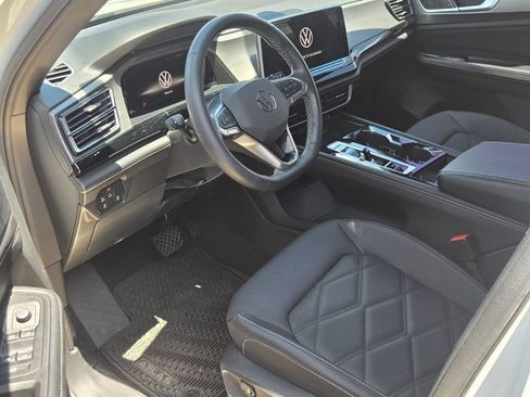 Certified 2024 Volkswagen Atlas Cross Sport SE FWD image 7