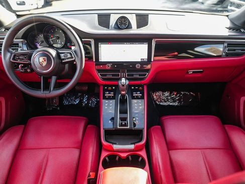 Used 2023 Porsche Macan image 11