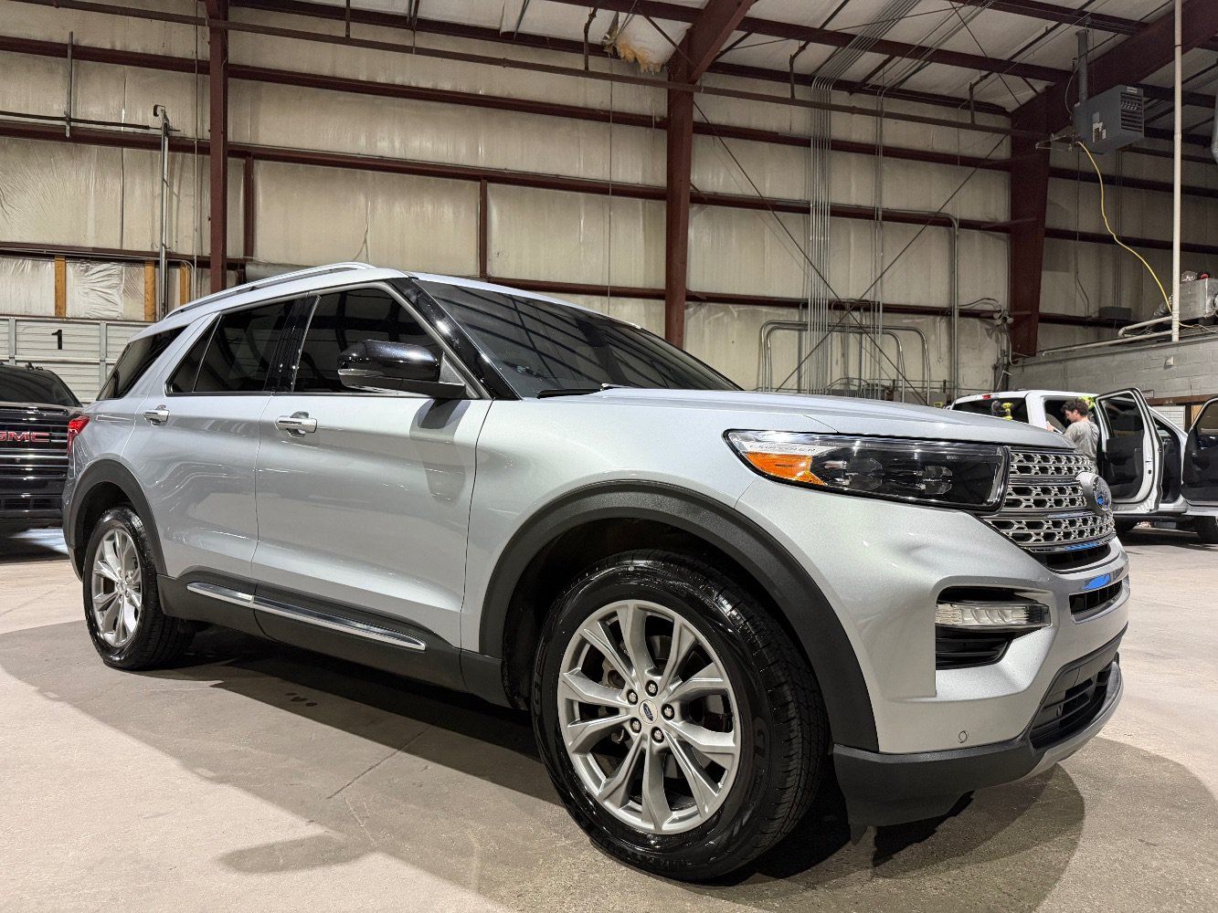Used 2022 Ford Explorer Limited w/ Equipment Group 301A AWD/4WD image 1