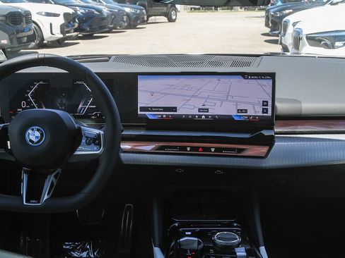 Used 2026 BMW i5 eDrive40 RWD image 9