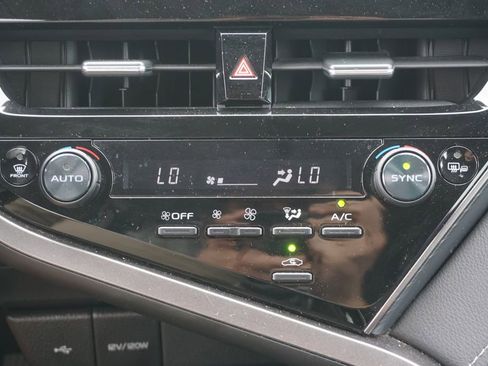 Used 2024 Toyota Camry SE FWD image 11
