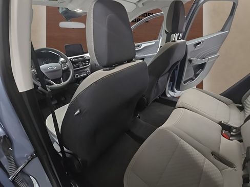 Used 2022 Ford Escape SE w/ Cold Weather Package FWD image 16