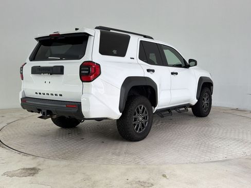 Used 2025 Toyota 4Runner SR5 AWD/4WD image 9