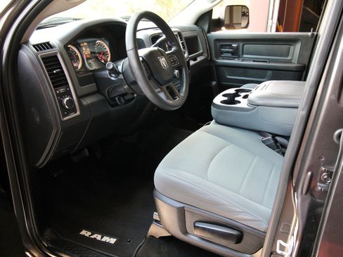 Used 2017 RAM 2500 Tradesman w/ Chrome Appearance Group AWD/4WD image 19