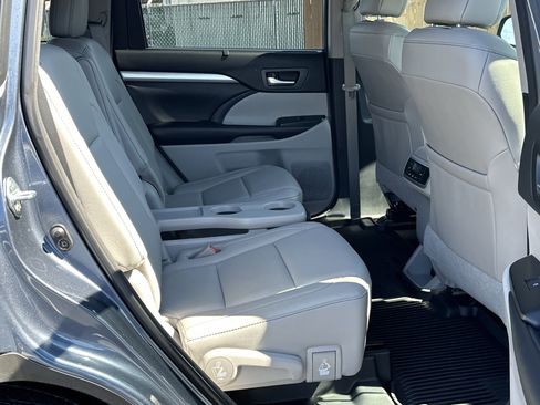 Used 2018 Toyota Highlander XLE image 13