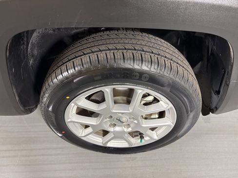 Used 2022 Jeep Renegade Latitude image 11