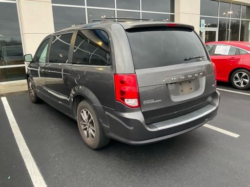 Used 2016 Dodge Grand Caravan SXT image 8
