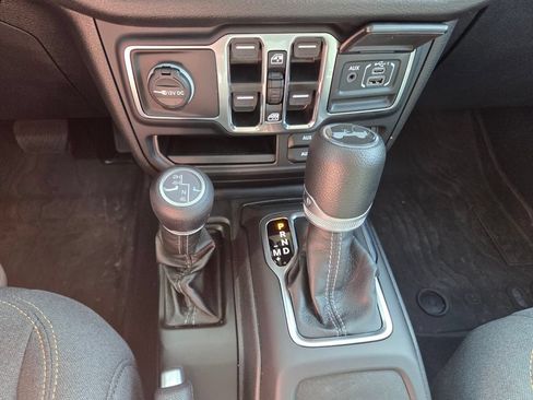Used 2024 Jeep Wrangler Unlimited Sport AWD/4WD image 17