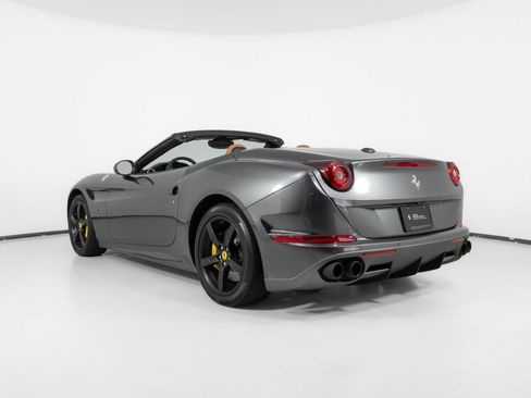 Used 2016 Ferrari California T RWD image 4