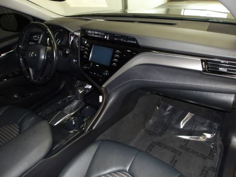 Used 2020 Toyota Camry SE w/ Convenience Package FWD image 16