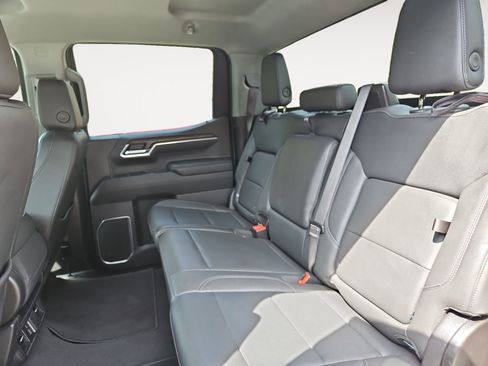 Used 2025 GMC Sierra 1500 SLT image 13