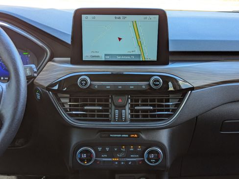 Used 2020 Ford Escape Titanium image 17