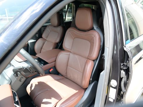 Used 2026 Lincoln Aviator Reserve AWD/4WD image 18